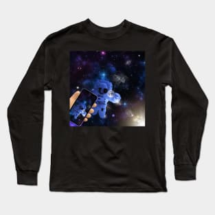 The Astronaut's Interstellar Journey - Grasping the Beauty of the Universe Long Sleeve T-Shirt